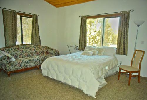 Find True Seclusion In Our Peaceful Chalet. 5 Acres, Trails, Trees & Spa