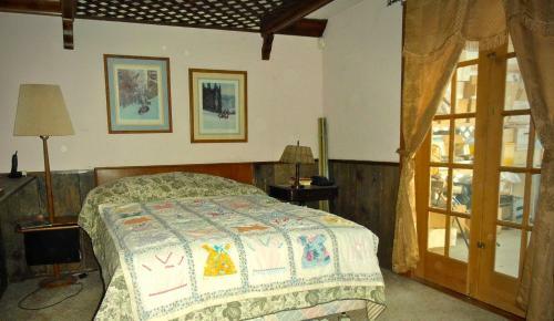 Find True Seclusion In Our Peaceful Chalet. 5 Acres, Trails, Trees & Spa