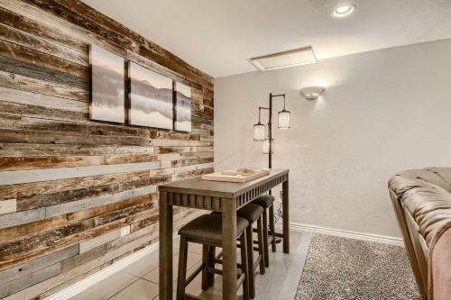 6913 W 71st Place