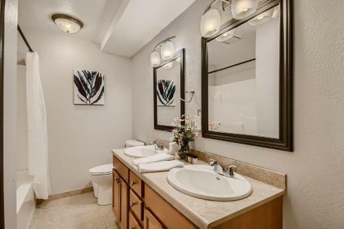 6913 W 71st Place