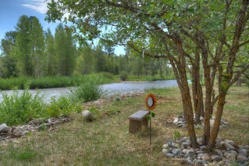 Pine River Model Cabin - 1 Br - Bayfield