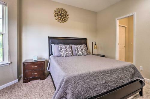 Spacious Brighton Home With Theater And Pool Table