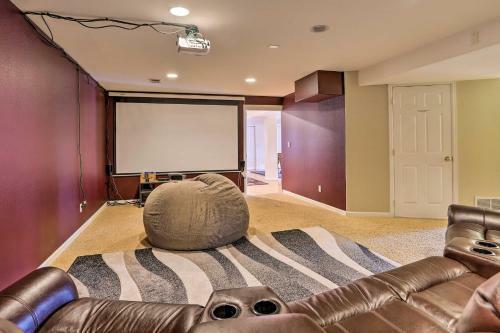 Spacious Brighton Home With Theater And Pool Table