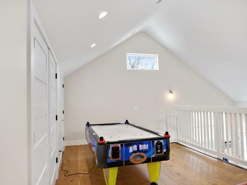 110 Lewis St