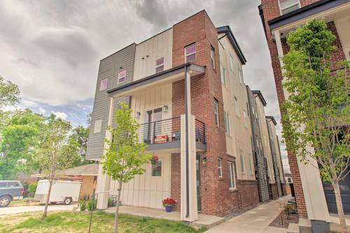 Englewood Townhome With Sweeping Mountain Views