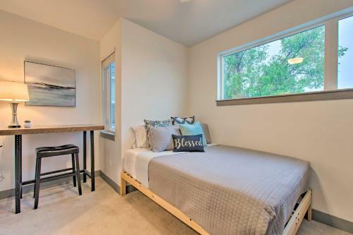 Englewood Townhome With Sweeping Mountain Views