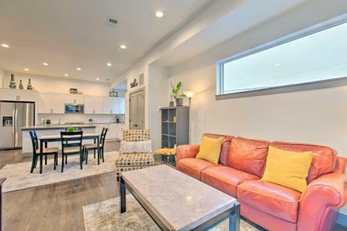 Englewood Townhome With Sweeping Mountain Views