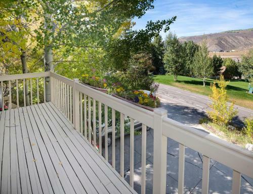 1264 Deer Blvd, West Side