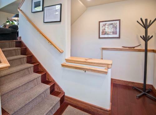 1264 Deer Blvd, West Side
