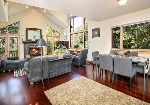 1264 Deer Blvd, West Side