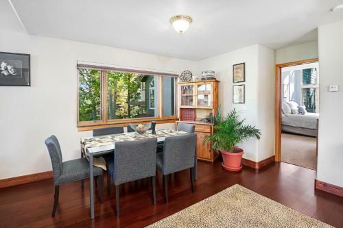 1264 Deer Blvd, West Side