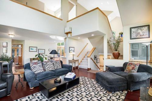1264 Deer Blvd, West Side