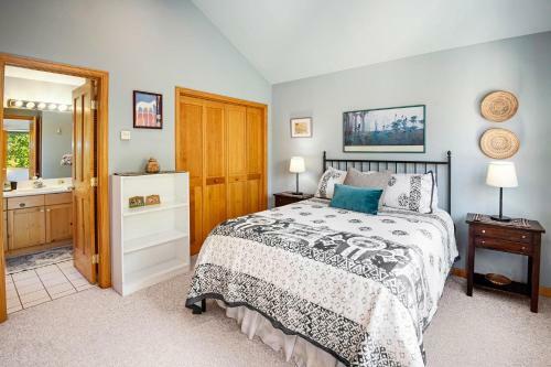 1264 Deer Blvd, West Side