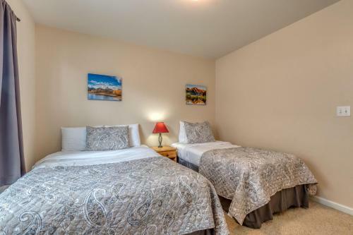 Good Vibrations In This Cozy Downtown Home!