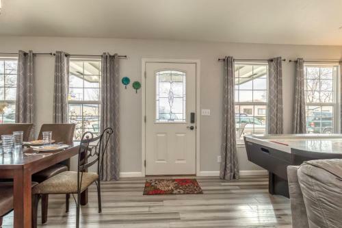 Good Vibrations In This Cozy Downtown Home!