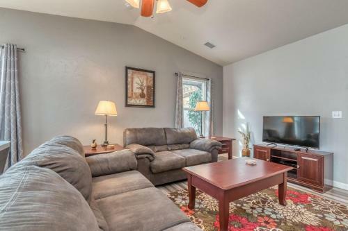 Good Vibrations In This Cozy Downtown Home!