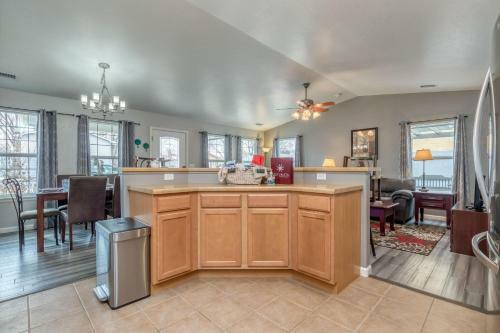 Good Vibrations In This Cozy Downtown Home!