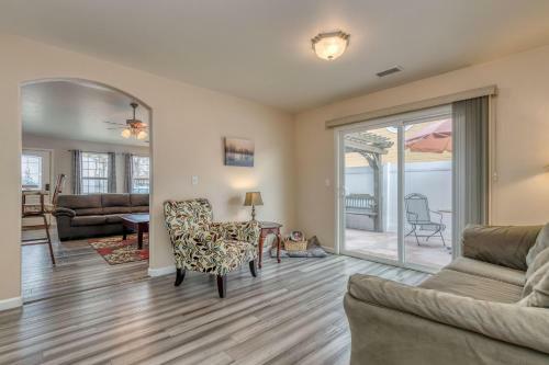Good Vibrations In This Cozy Downtown Home!