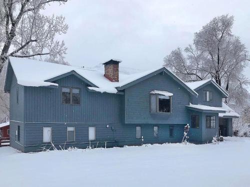 Big Blue House - 4398 Cr 203