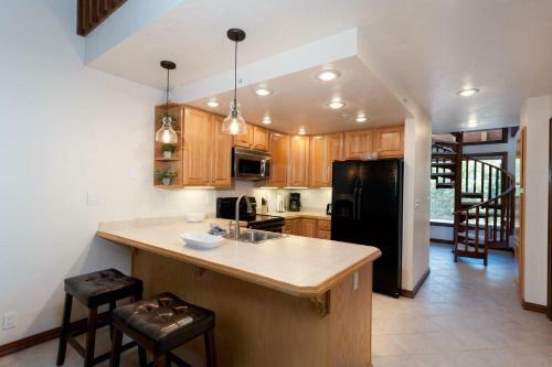 Tamarron Gambel Oak - 786