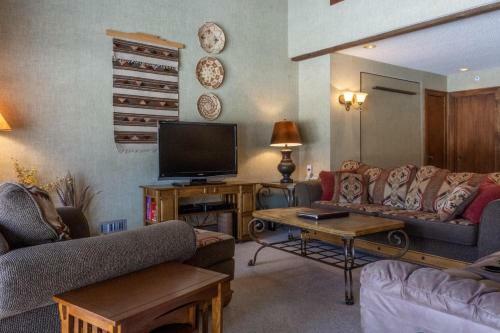 Tamarron Gambel Oak - 713