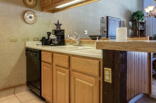 Tamarron Gambel Oak - 713