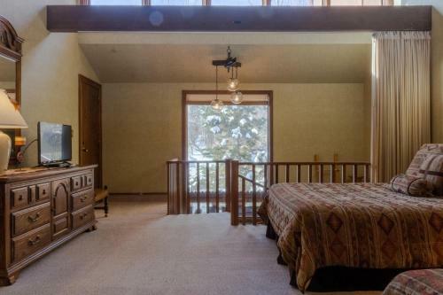 Tamarron Gambel Oak - 713