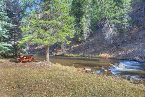 Between The Waters Cabin