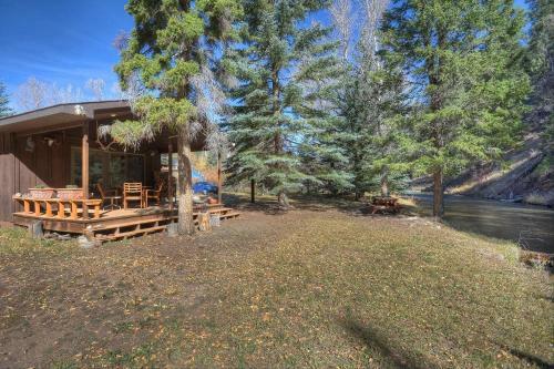 Between The Waters Cabin