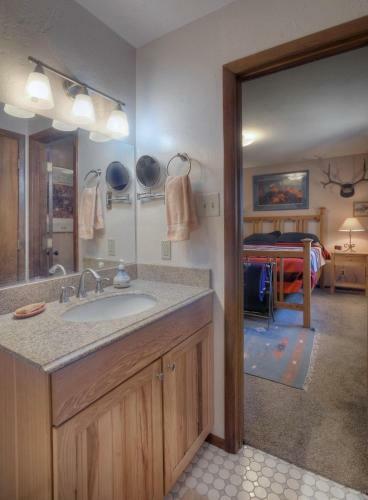 Between The Waters Cabin