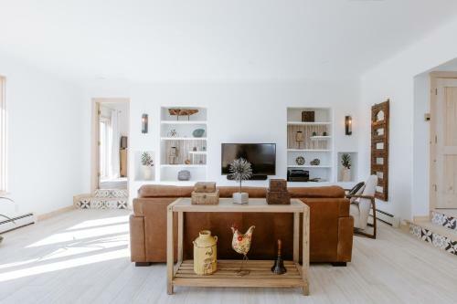 Resort-like Adobe At Colorado National Monument