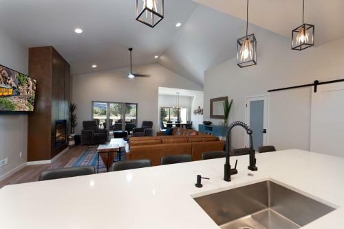 275 Estancia House