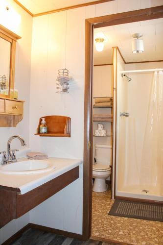 Black Bear Retreat Lodge 3