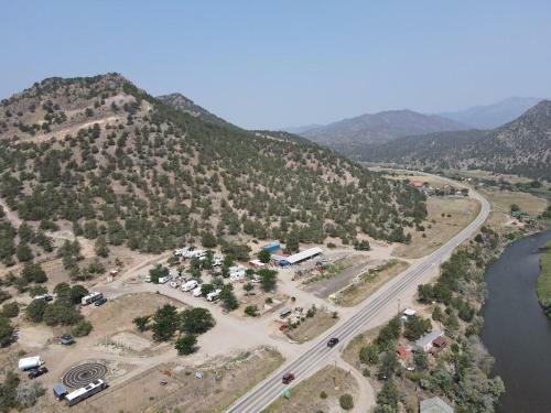 Black Bear Retreat Lodge 5