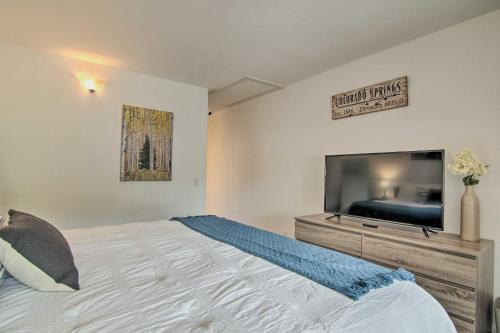 Pet-friendly Retreat With Patio And Fenced Yard!
