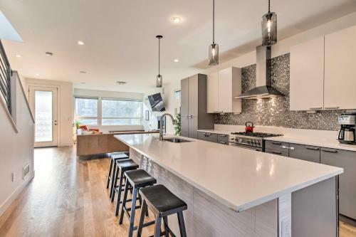 Modern Denver Home With Hot Tub, Walkable Area!