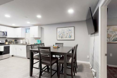 Cheerful Lower Unit With 2 Kings & Highspeed Wifi