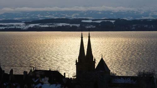 R - Com