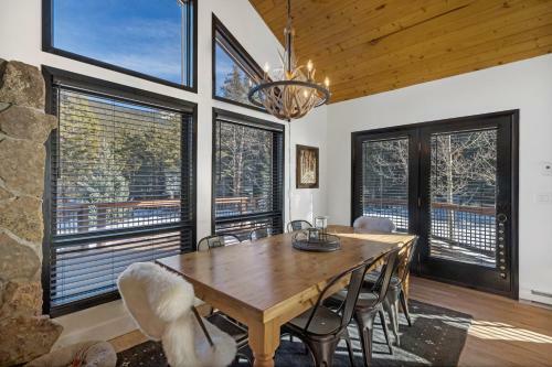 Boulder Bend, The Perfect Mountain Getaway!