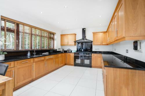 Villa Spacious Fully Detached House In Chigwell