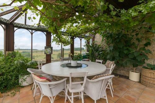 Villa Large Cotswold Farmhouse + Garden+ Views+tub