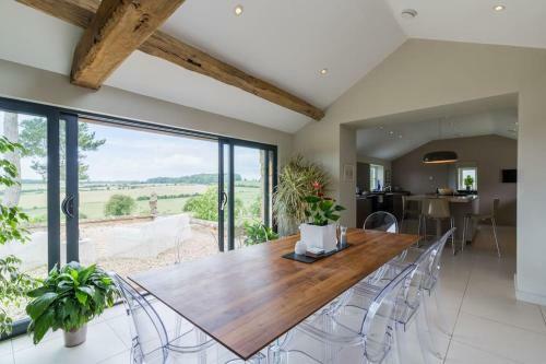 Villa Large Cotswold Farmhouse + Garden+ Views+tub