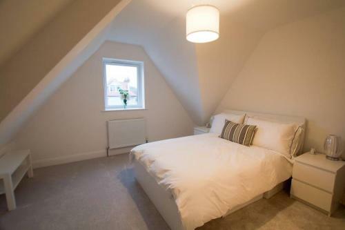 New Stylish 4 Bed House Moments From Clacton Beach
