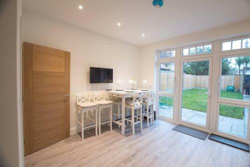 New Stylish 4 Bed House Moments From Clacton Beach