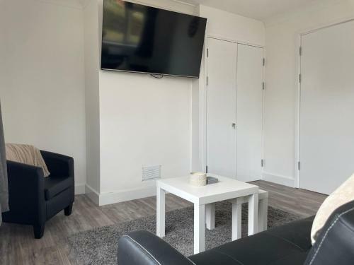 Gerrard Grove Is Lovely 2-bed Bungalow In Clacton