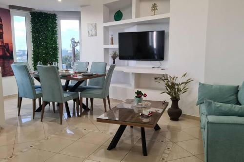 Physis Apt- Big Comfortable Apartment With View
