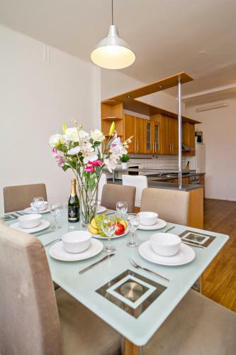Apartments With 2 Bathrooms