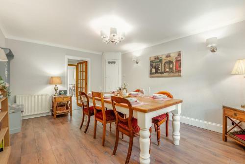 Charming Cardoon Cottage In Beautiful Village