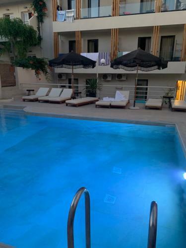 Khroma Luxury Suite 2 Beach Front Apartment