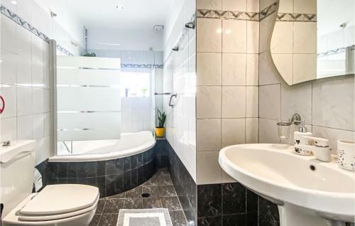 Stunning Home In Attika With Wifi And 3 Bedrooms